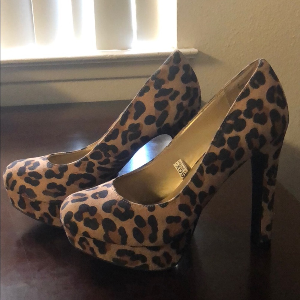 👠 Mossimo Suede Heels👠 - Picture 2 of 8